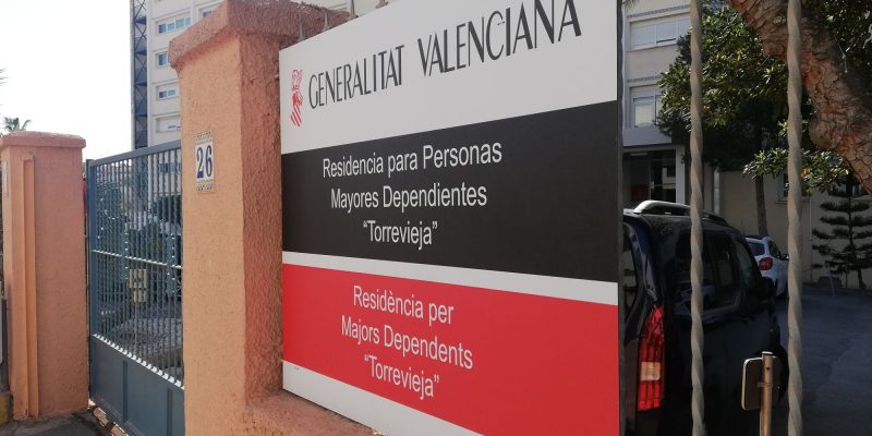 Los trabajadores de la Residencia para Personas Mayores Dependientes de Torrevieja han denunciado públicamente el estado actual de la cobertura médica del centro
