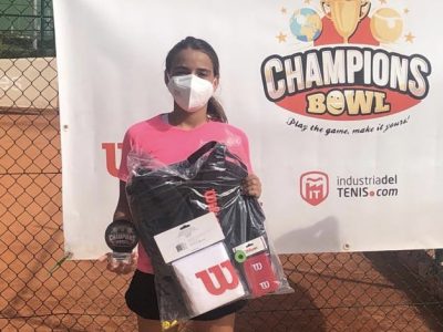 Charo Esquiva, tenista del CT Torrevieja, gana en Silla