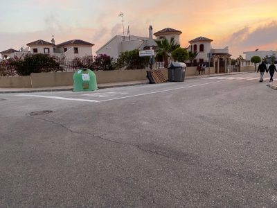 Multan a un empresario por abandonar enseres en la vía pública de San Fulgencio