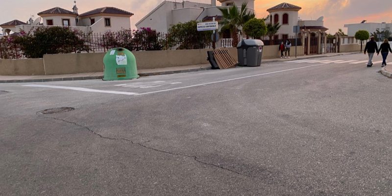 Multan a un empresario por abandonar enseres en la vía pública de San Fulgencio