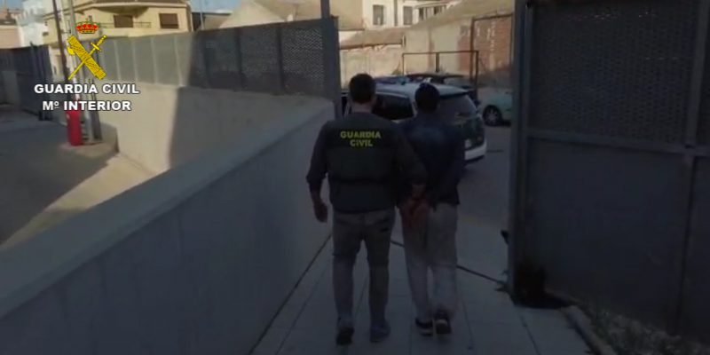 La Guardia Civil detiene a un hombre en Benejúzar por robar en Almoradí