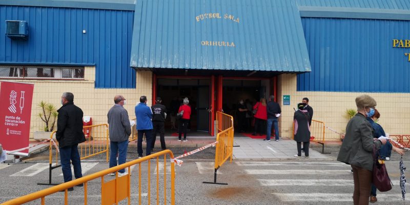 El pabellón de Orihuela presta servicio como punto de vacunación masiva a 18 municipios de la comarca
