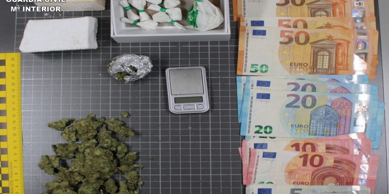 La Guardia Civil detiene a 5 miembros de una organización criminal dedicada al cultivo y venta de droga en Orihuela Costa