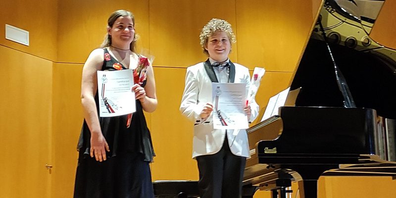 Los hermanos Aracil logran otros primeros premios de piano en Bosnia