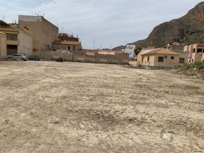 Redován recuerda a los dueños de solares que los mantengan limpios bajo multa