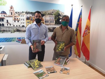 Orihuela publica otra edición del libro 'Flora Silvestre' y tres guías de campo