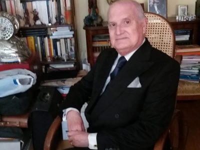 Julio Calvet interviene en el final del ciclo de poesía de Orihuela