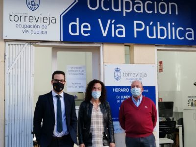 El Ayuntamiento de Torrevieja y la AEHTC acuerdan retomar los cortes de calles