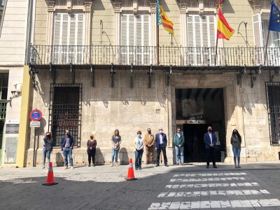 Orihuela guarda un minuto de silencio en recuerdo de la última víctima de violencia de genero de Sagunto