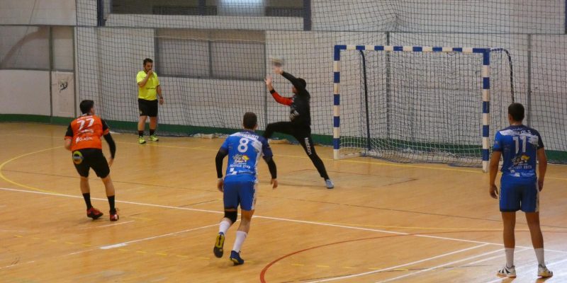 El Balonmano Torrevieja Salud supera con dificultades al Mislata (27-24)