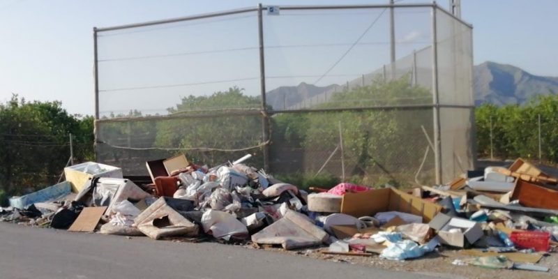 Orihuela alerta de un aumento de vertidos incontrolados en el término municipal