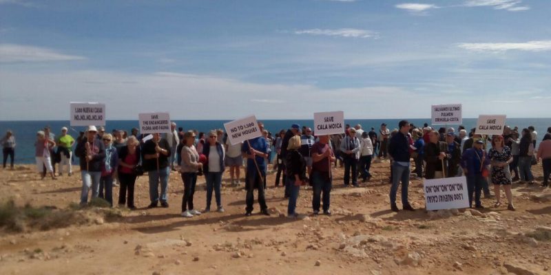 Presentan una PNL en Las Cortes para evitar la urbanización en Cala Mosca