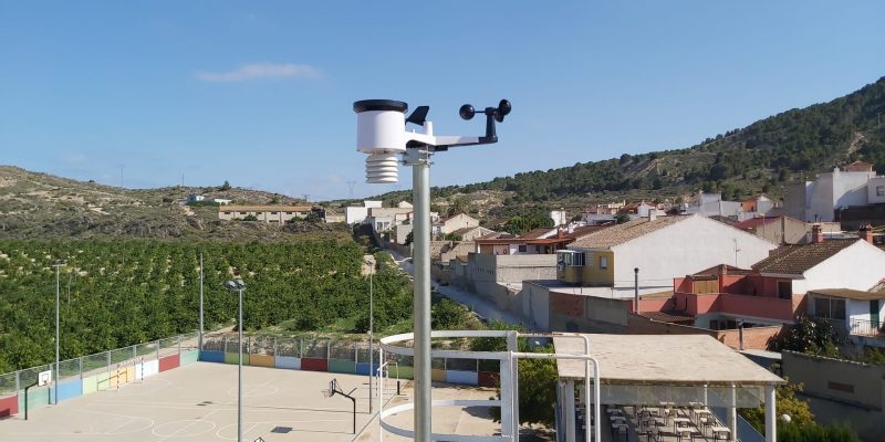 MeteOrihuela instala una estación meteorológica en el Colegio de Hurchillo
