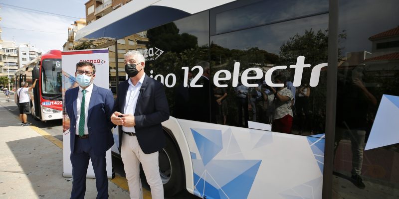 Torrevieja presenta el autobús eléctrico Modelo Urbino 12