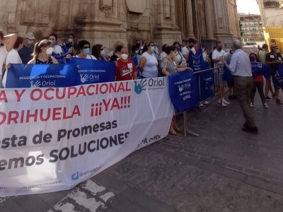 La AMPA del Centro Oriol de Orihuela exigen un espacio definitivo para sus usuarios