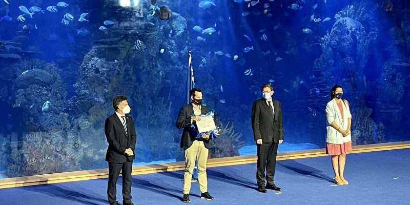 Orihuela recoge sus 11 Banderas Azules en el Oceanografic de Valencia