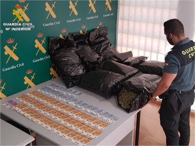 Detienen en Torrevieja a un conductor con 23 kg de marihuana en su coche