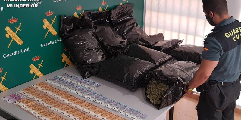 Detienen en Torrevieja a un conductor con 23 kg de marihuana en su coche