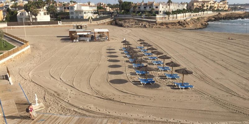 Orihuela cierra sus once playas durante la noche de San Juan