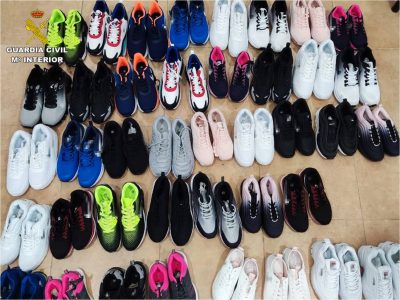 Incautan casi 3.500 prendas de ropa de marcas falsificadas en Guardamar