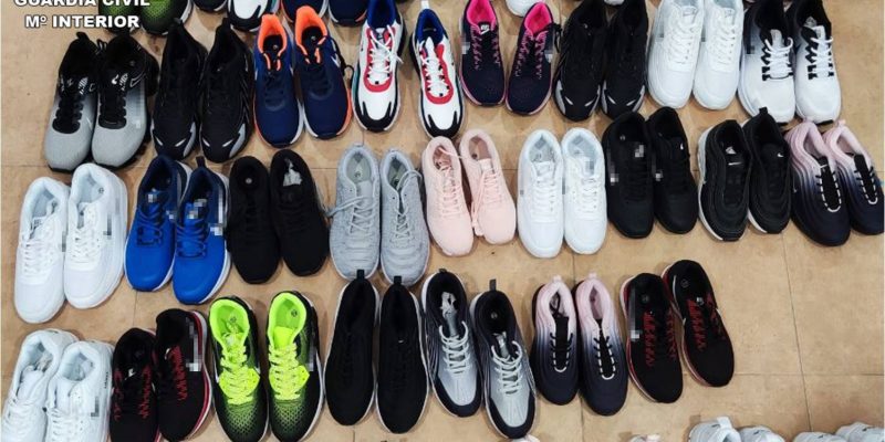 Incautan casi 3.500 prendas de ropa de marcas falsificadas en Guardamar