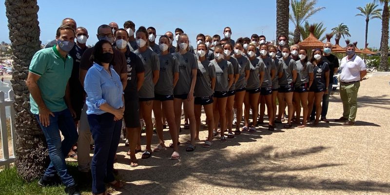 Las selecciones de Balonmano Playa finalizan su preparación para el europeo en La Zenia