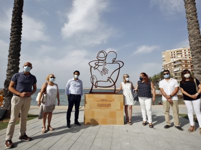 Torrevieja dedica una escultura a las víctimas de la COVID-19