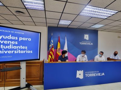Torrevieja recupera las ayudas municipales a estudiantes universitarios