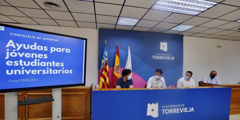 Torrevieja recupera las ayudas municipales a estudiantes universitarios