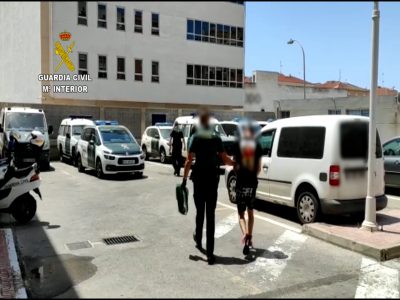 Detienen dos veces en Torrevieja a un hombre por cometer diez robos