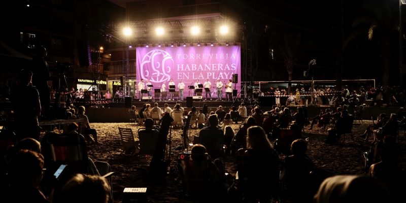 Torrevieja recupera la Noche de Habaneras en la Playa cinco años después