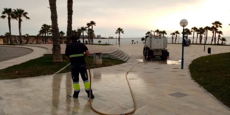 Orihuela refuerza el servicio de limpieza viaria y RSU en temporada alta