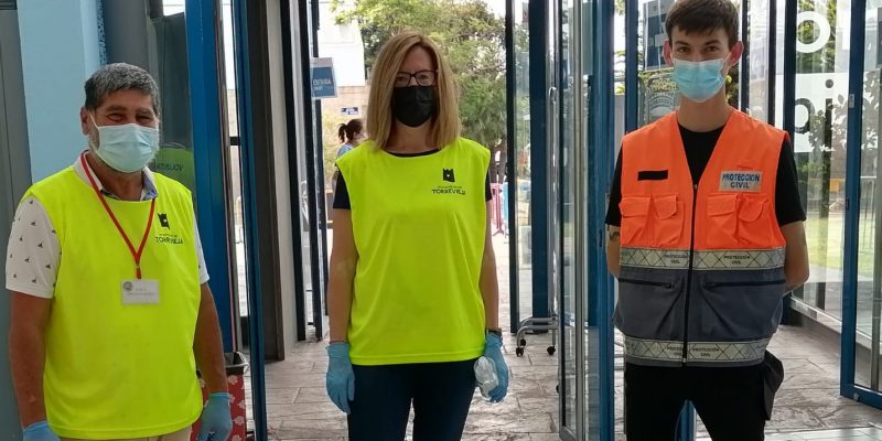 Torrevieja destaca la gran labor del voluntariado del centro de vacunación