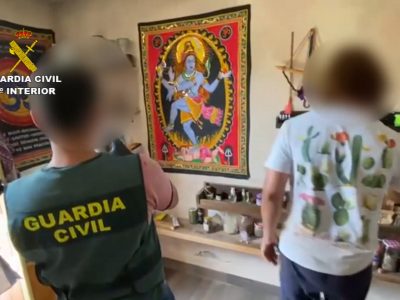 Detienen a un matrimonio que hacía rituales con ayahuasca y escamas de sapo bufo en Callosa de Segura