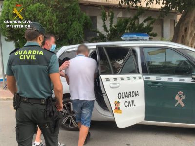 Detienen a un hombre que golpeó a una anciana para robarle el bolso en Callosa