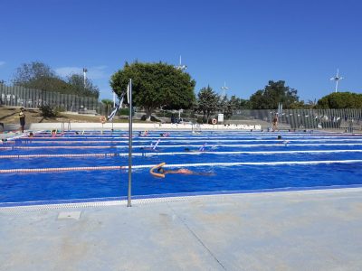 Más de 300 niños han disfrutado de los cursos de natación municipales de Torrevieja
