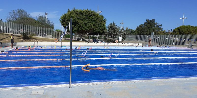 Más de 300 niños han disfrutado de los cursos de natación municipales de Torrevieja