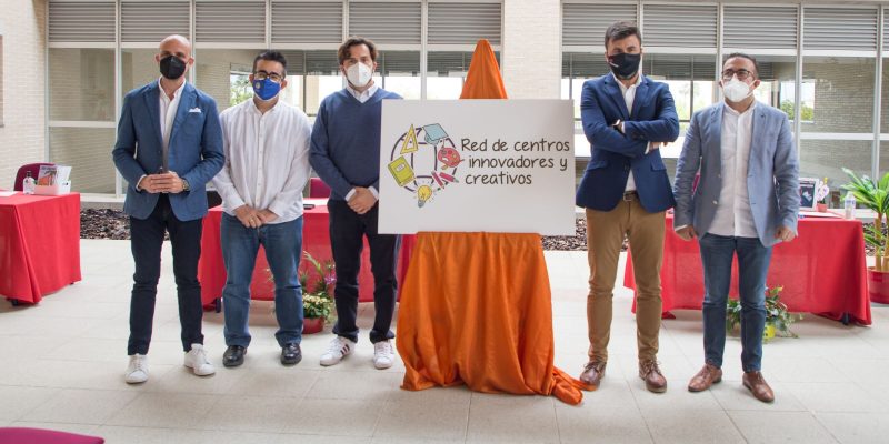 La ministra de Educación apoya la Red de Centros Innovadores y Creativos