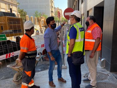 Orihuela repone la red de alcantarillado de las calles Limón y Extremadura