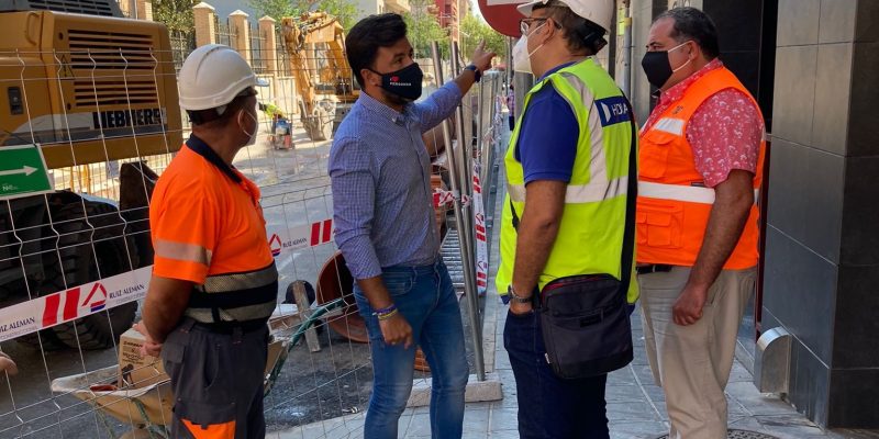 Orihuela repone la red de alcantarillado de las calles Limón y Extremadura