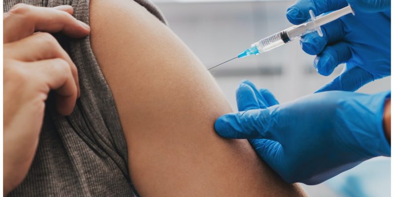 Sanidad cita a 163.000 jóvenes y adolescentes de 19 a 16 años para vacunarse contra la Covid