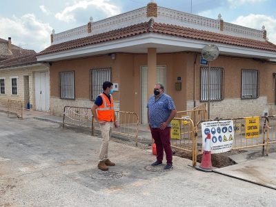 Orihuela renueva la red de agua potable y alcantarillado en Virgen del Camino