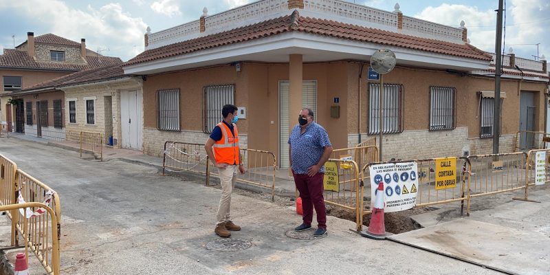 Orihuela renueva la red de agua potable y alcantarillado en Virgen del Camino