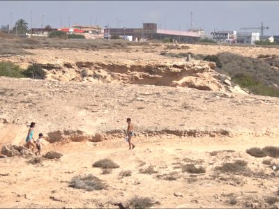 El rechazo a la urbanización de Cala Mosca en Orihuela llega a las Cortes Valencianas
