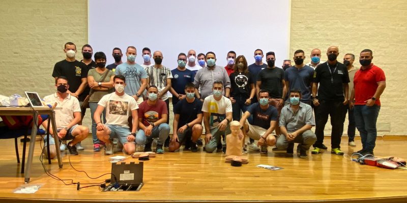 Un treintena de policías locales reciben en San Isidro el Curso de primeros auxilios y medios defensivos