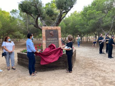 Torrevieja homenajea al exconcejal José Eduardo Gil Rebollo al año de su fallecimiento
