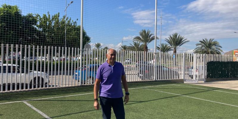 Orihuela repara el vallado perimetral del Centro Deportivo de la Costa