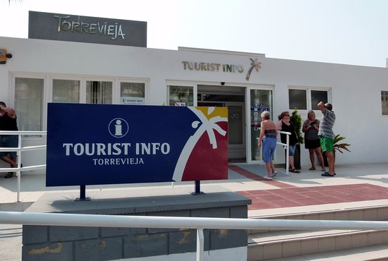 La oficina de turismo del Paseo Vista Alegre de Torrevieja recibe 6.006 visitas en verano