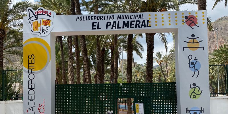El polideportivo de Orihuela estrena nueva señalética e iluminación