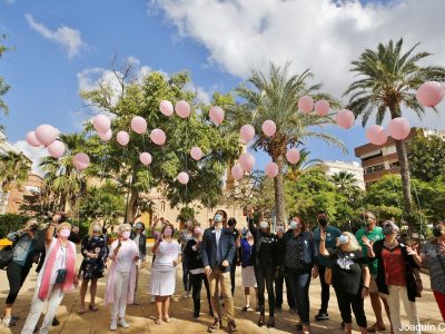 Torrevieja celebra el Día Mundial de la lucha contra el cáncer de mama